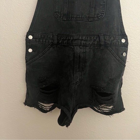 Wild Honey Black Distressed Shorts Overalls Size: M - Picture 6 of 8